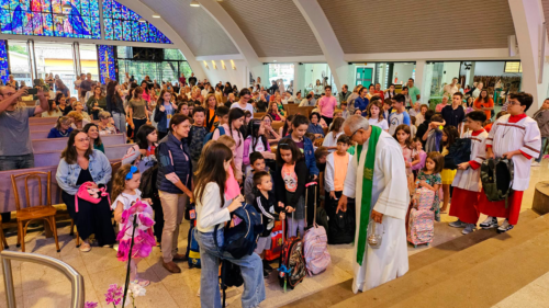 Bênção das Mochilas no Santuário Menino Jesus de Praga [fotos]